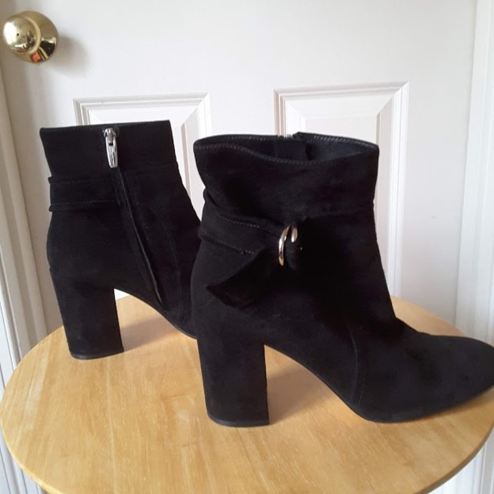 Gianvito Rossi Black Suede Belted Ankle Bootie - Picture 2 of 7